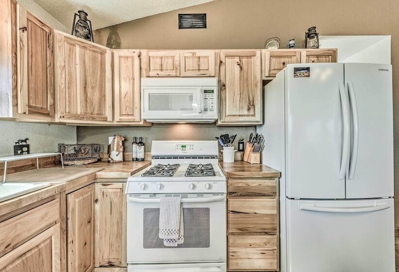 Cozy & Modern Ruidoso Cabin W/ Stellar Views!