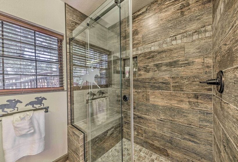 Cozy & Modern Ruidoso Cabin W/ Stellar Views!