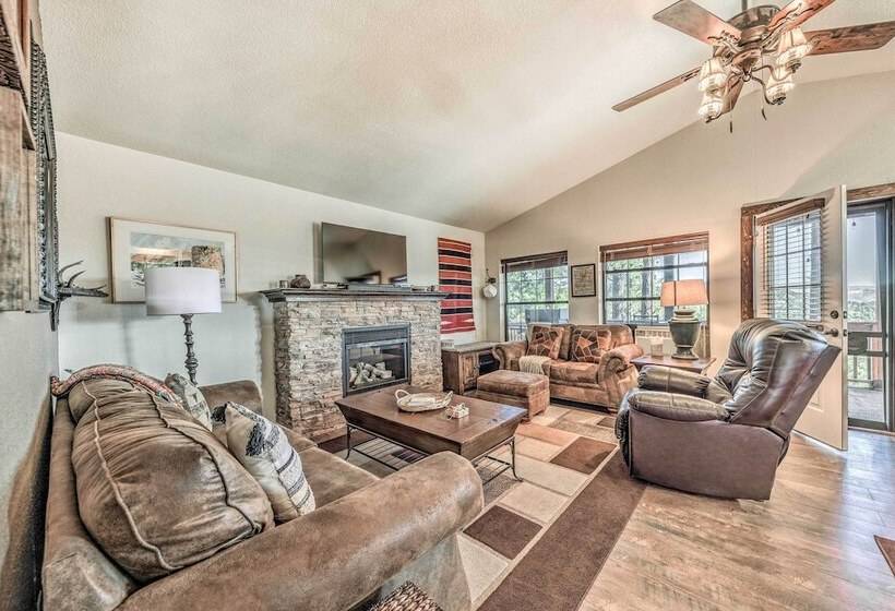 Cozy & Modern Ruidoso Cabin W/ Stellar Views!