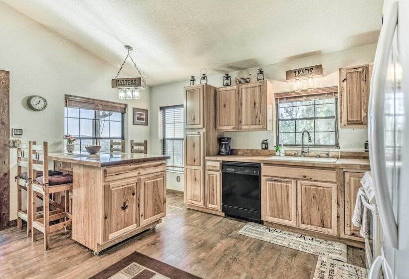 Cozy & Modern Ruidoso Cabin W/ Stellar Views!