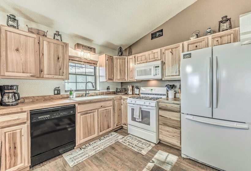 Cozy & Modern Ruidoso Cabin W/ Stellar Views!