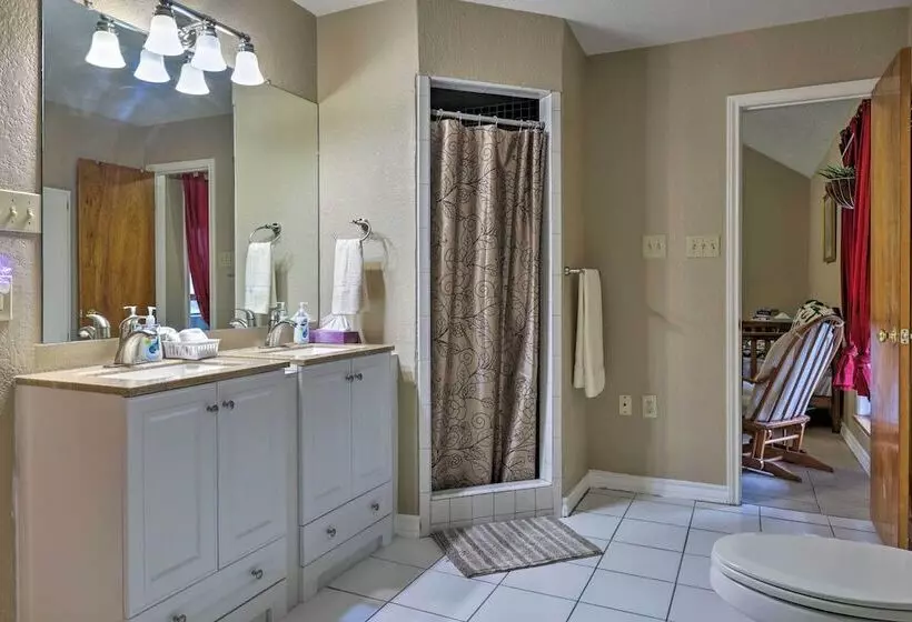 Dripping Springs Home W/ Deck, Near Wedding Venue