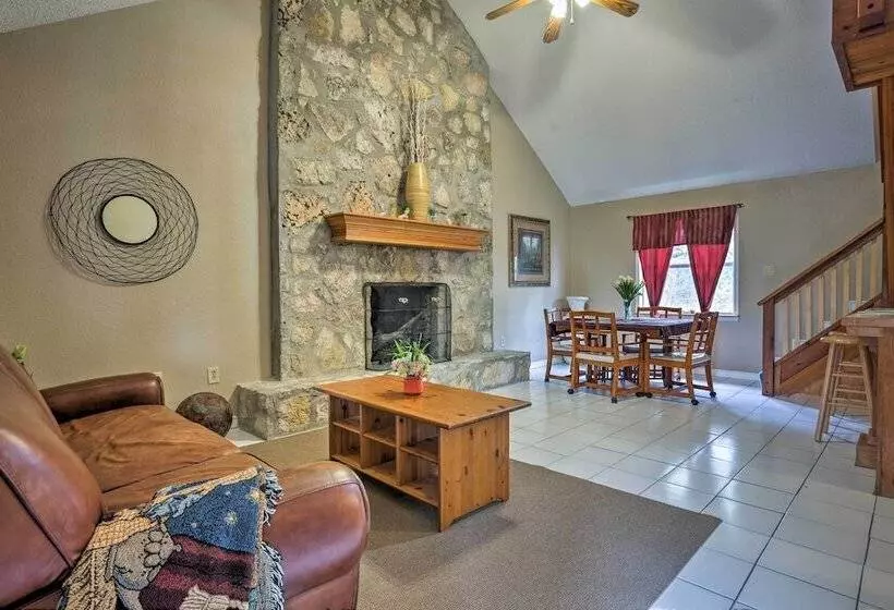 Dripping Springs Home W/ Deck, Near Wedding Venue