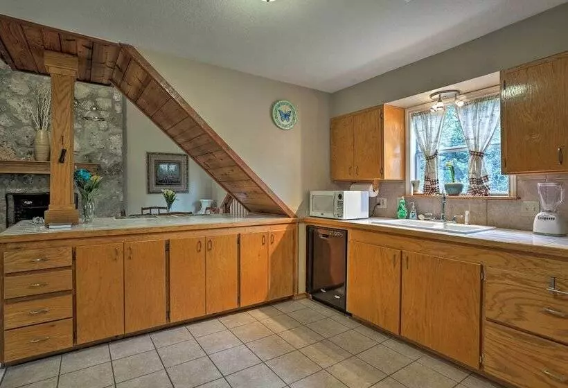 Dripping Springs Home W/ Deck, Near Wedding Venue