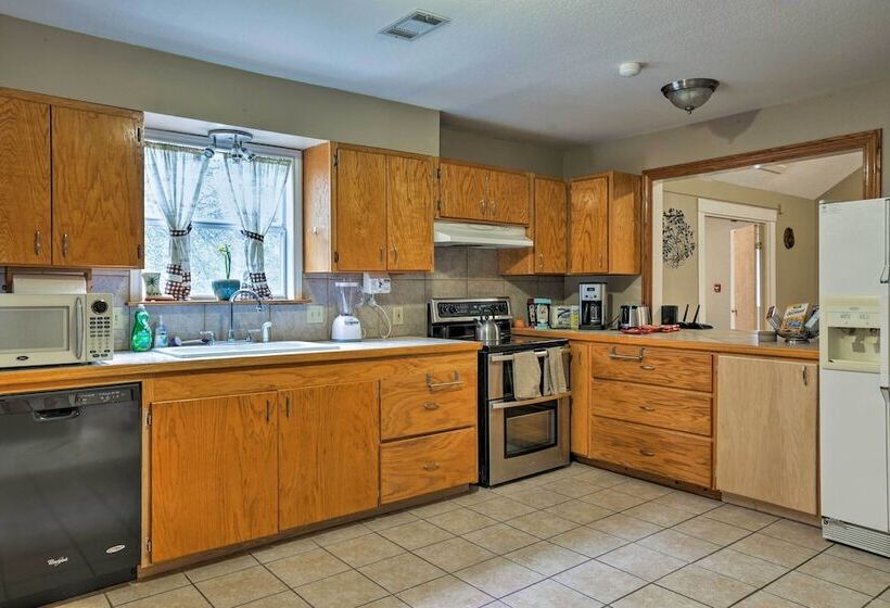 Dripping Springs Home W/ Deck, Near Wedding Venue