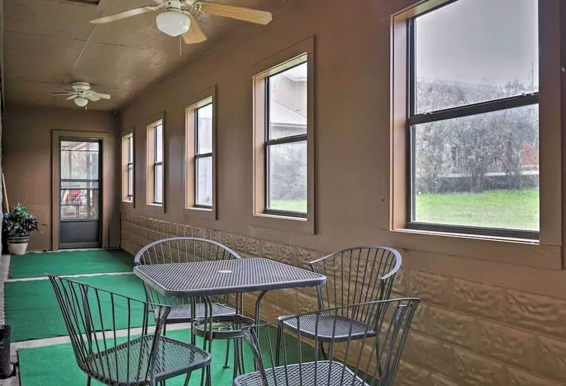 Dripping Springs Home W/ Deck, Near Wedding Venue