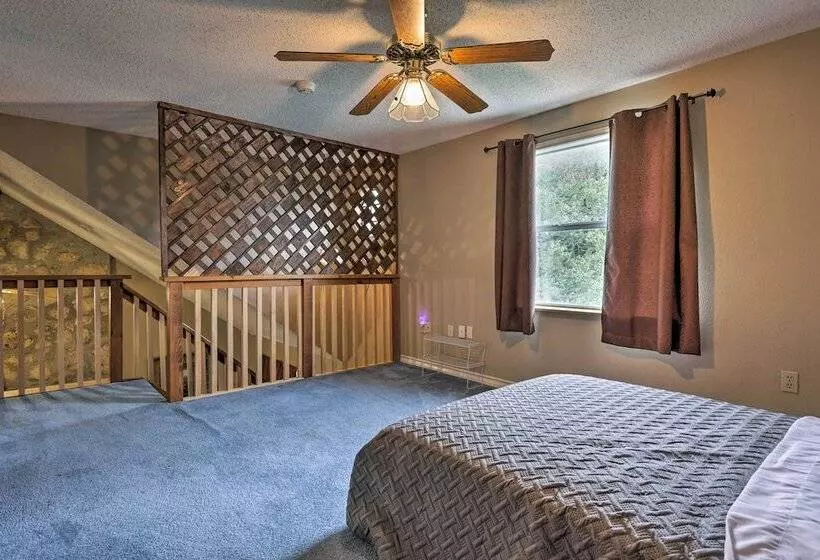 Dripping Springs Home W/ Deck, Near Wedding Venue