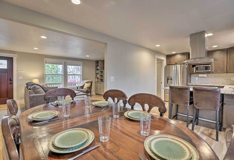 Family Friendly Redmond Getaway: Walk To Dtwn