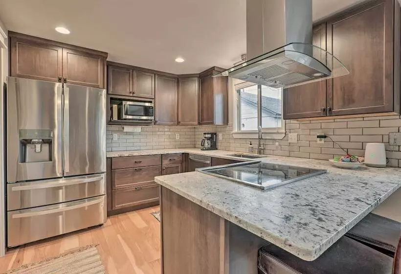 Family Friendly Redmond Getaway: Walk To Dtwn