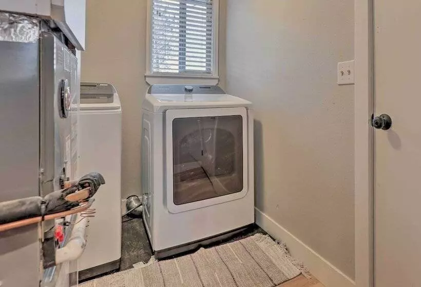 Family Friendly Redmond Getaway: Walk To Dtwn