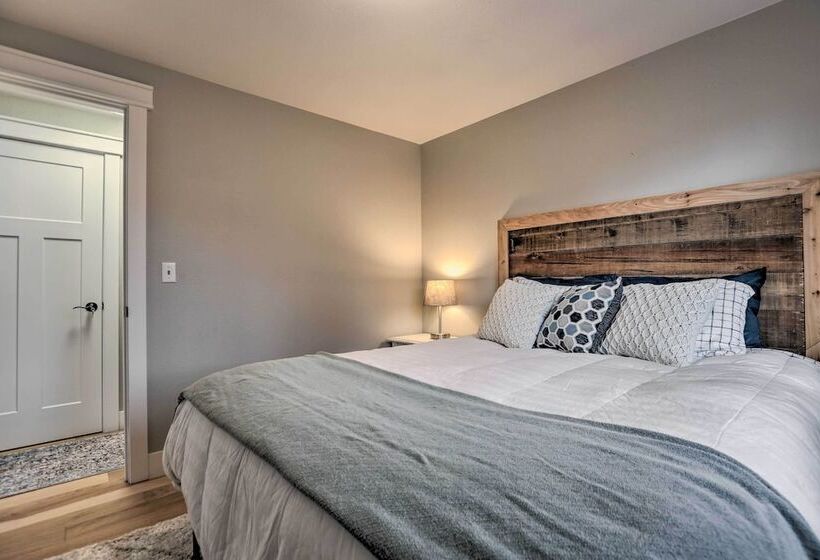 Family Friendly Redmond Getaway: Walk To Dtwn