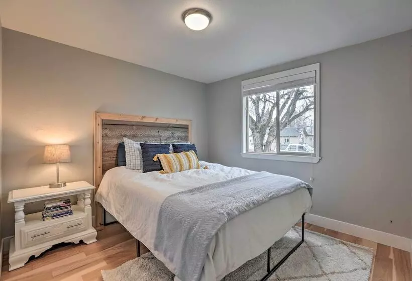 Family Friendly Redmond Getaway: Walk To Dtwn