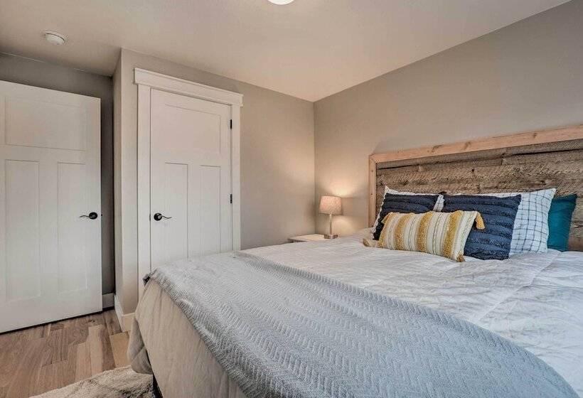 Family Friendly Redmond Getaway: Walk To Dtwn