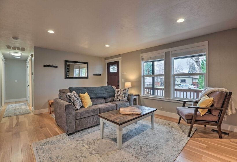 Family Friendly Redmond Getaway: Walk To Dtwn