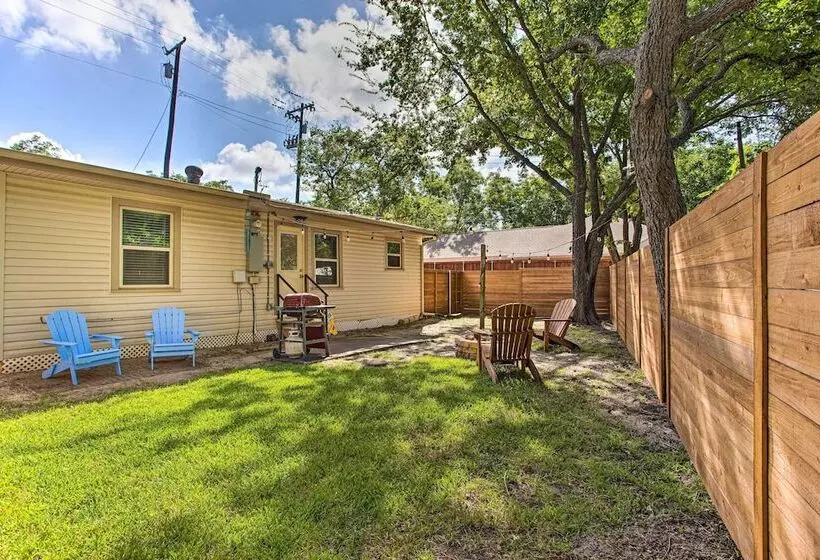 Gigi S Place  W/ Fire Pit, Half Mile To Dtwn