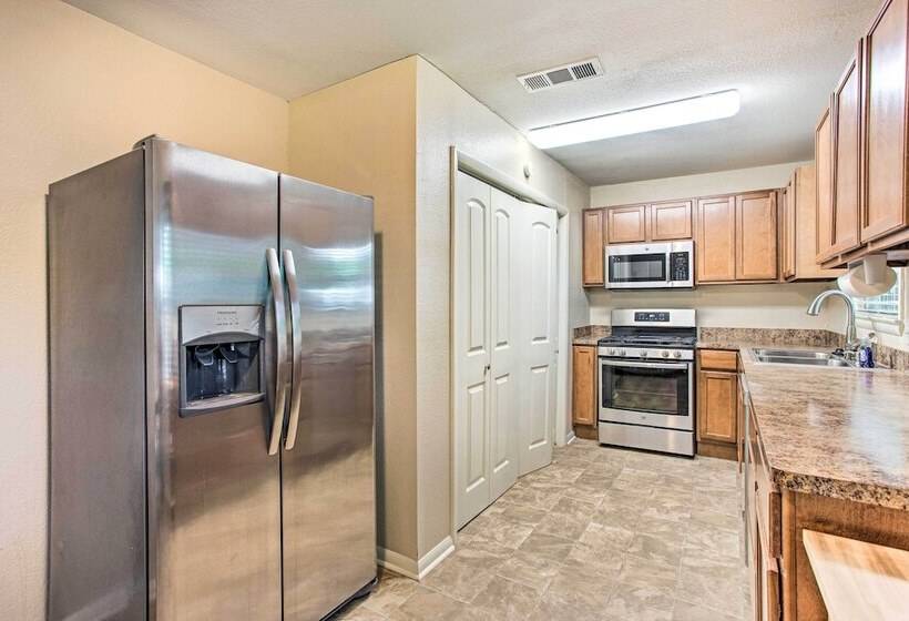 Gigi S Place  W/ Fire Pit, Half Mile To Dtwn