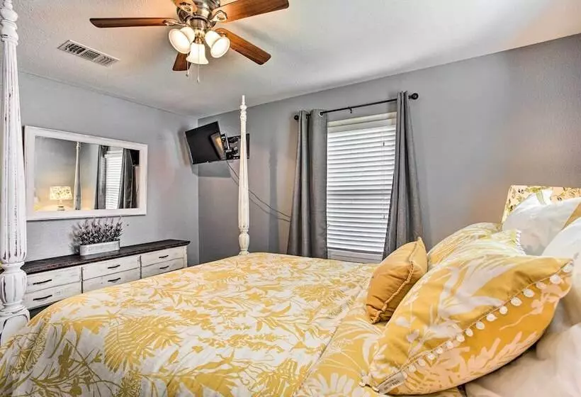 Gigi S Place  W/ Fire Pit, Half Mile To Dtwn