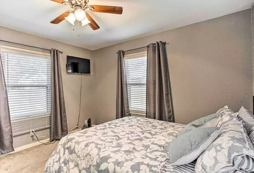 Gigi S Place  W/ Fire Pit, Half Mile To Dtwn