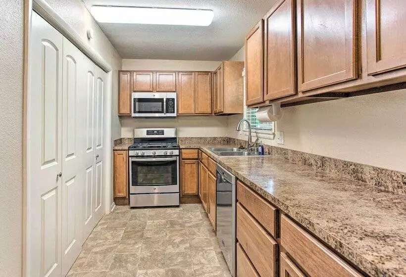 Gigi S Place  W/ Fire Pit, Half Mile To Dtwn