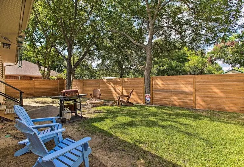 Gigi S Place  W/ Fire Pit, Half Mile To Dtwn