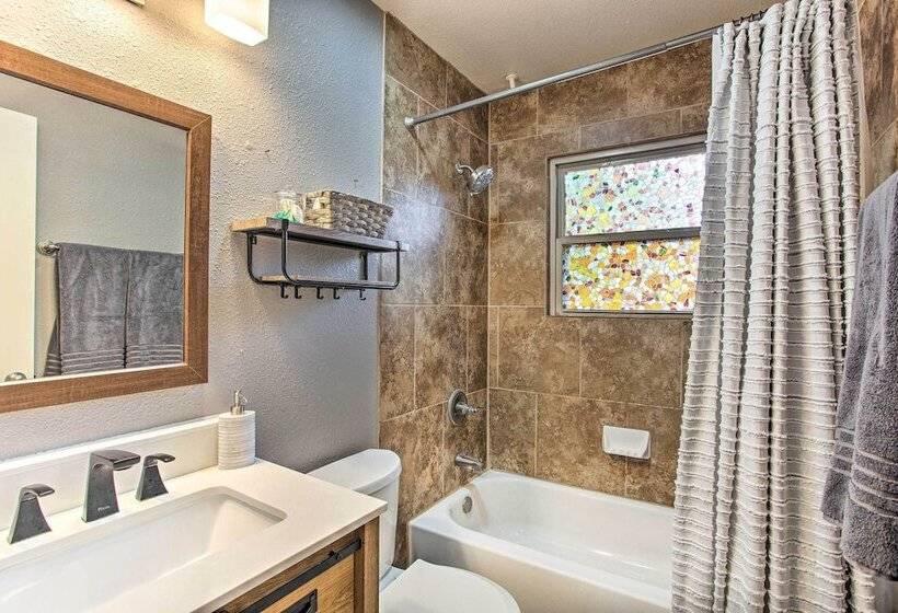 Gigi S Place  W/ Fire Pit, Half Mile To Dtwn