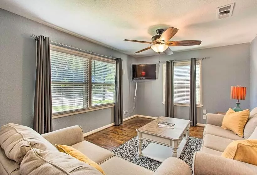 Gigi S Place  W/ Fire Pit, Half Mile To Dtwn