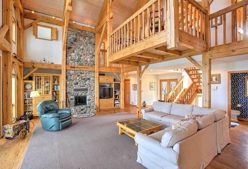 Gorgeous Charlevoix Home On Lake Michigan!