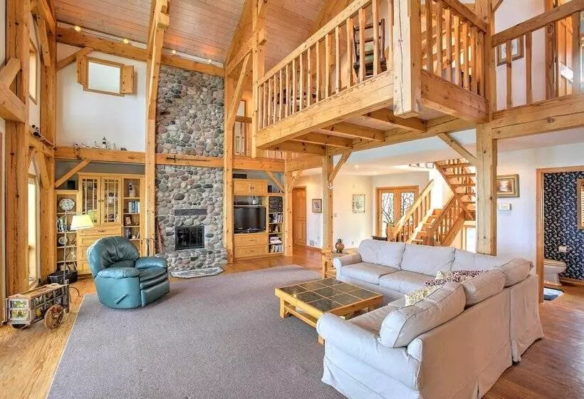 Gorgeous Charlevoix Home On Lake Michigan!