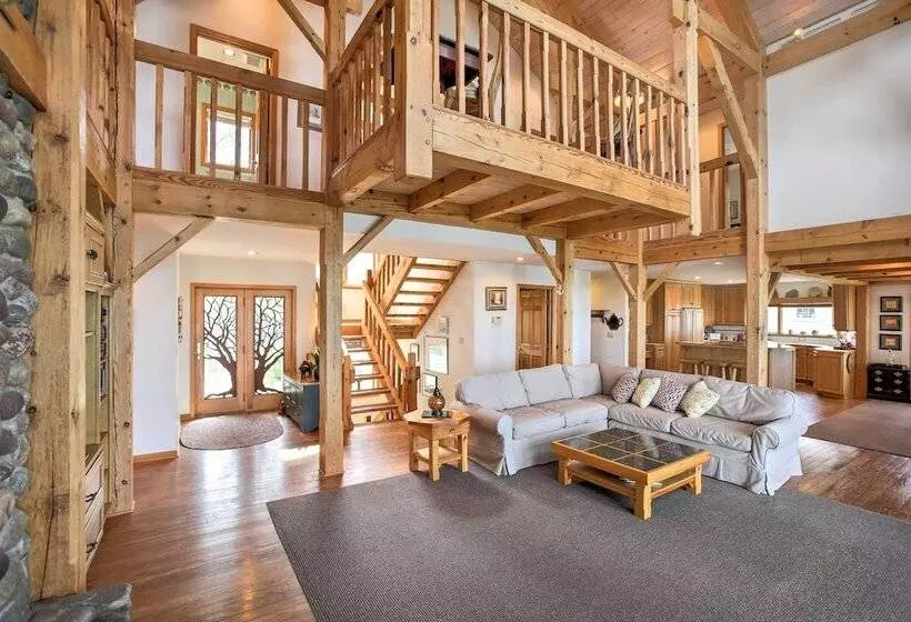 Gorgeous Charlevoix Home On Lake Michigan!