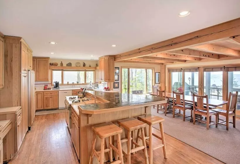 Gorgeous Charlevoix Home On Lake Michigan!