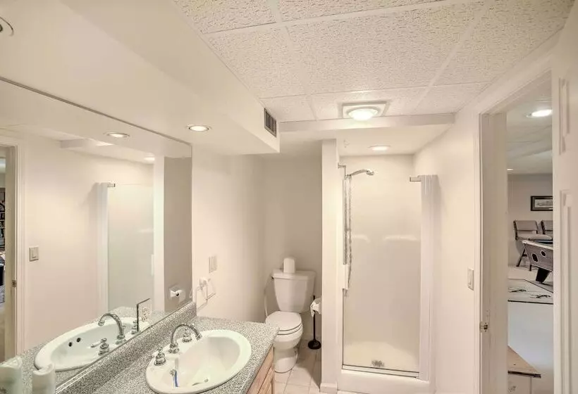 Gorgeous Charlevoix Home On Lake Michigan!