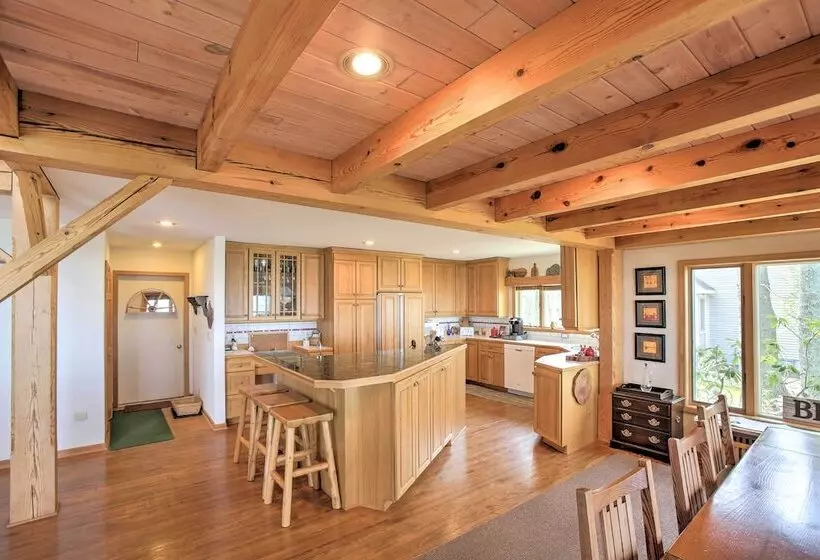 Gorgeous Charlevoix Home On Lake Michigan!