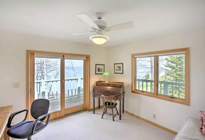 Gorgeous Charlevoix Home On Lake Michigan!