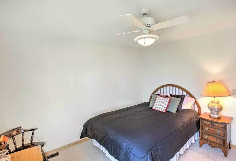 Gorgeous Charlevoix Home On Lake Michigan!