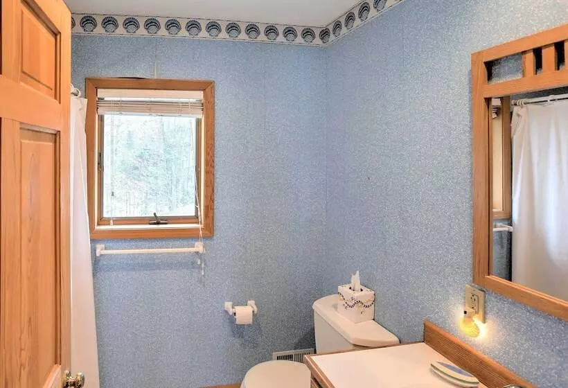 Gorgeous Charlevoix Home On Lake Michigan!