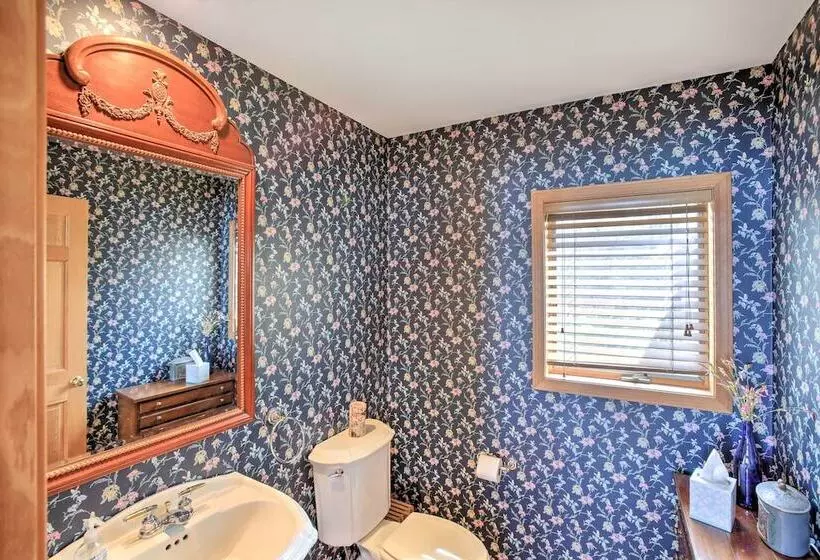 Gorgeous Charlevoix Home On Lake Michigan!