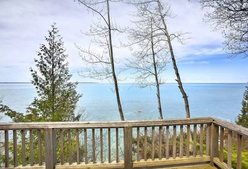 Gorgeous Charlevoix Home On Lake Michigan!
