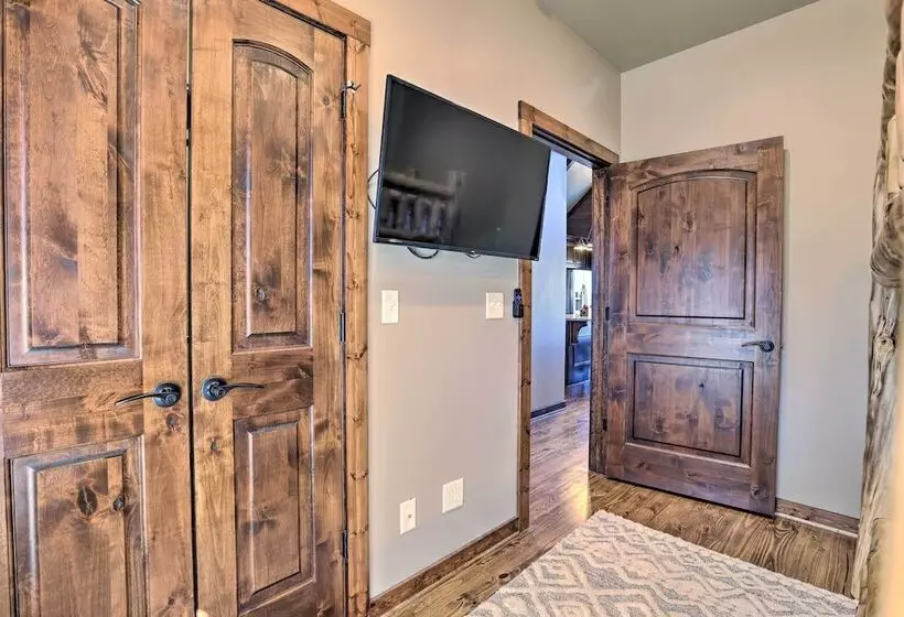 Shoreline Home W/ Boat Dock & Fire Pit In Shelby!