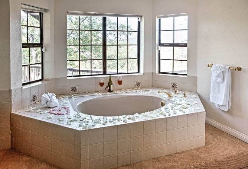 Lake Arrowhead House W/ Lake Views & Wet Bar!