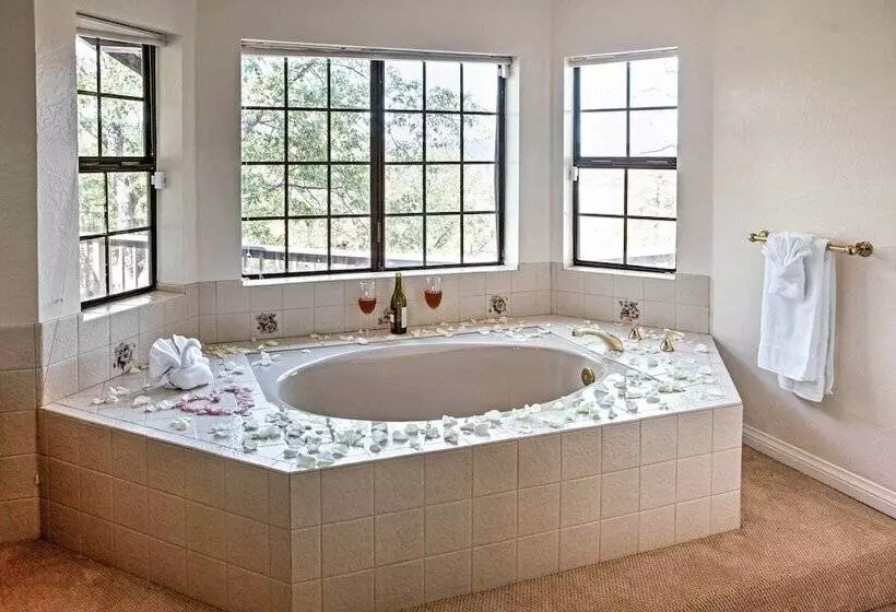 Lake Arrowhead House W/ Lake Views & Wet Bar!