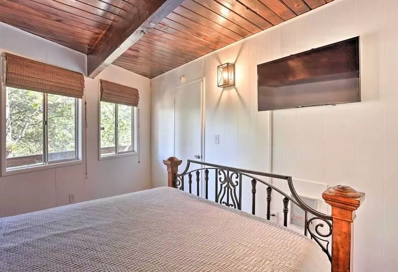 Lake Gregory Getaway: Cabin With Deck + Grill!