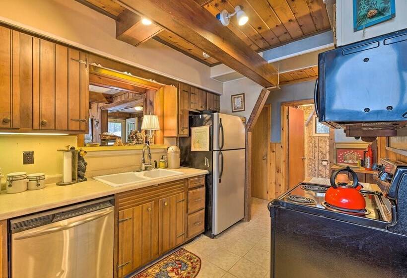 Lakefront Bolton Alderbrook Chalet W/ Fire Pit!