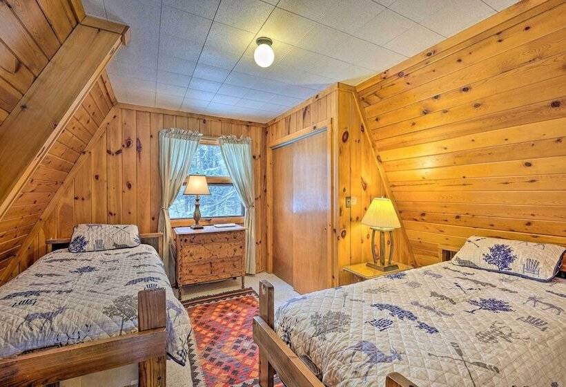 Lakefront Bolton Alderbrook Chalet W/ Fire Pit!