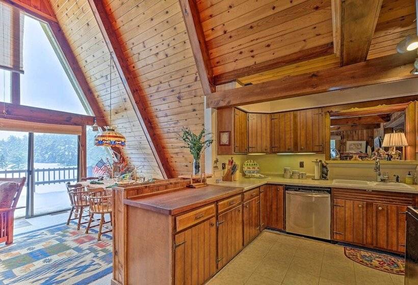 Lakefront Bolton Alderbrook Chalet W/ Fire Pit!