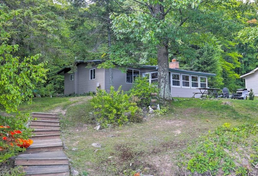 Lakefront Family Escape W/ Views, Dock, & Kayaks!