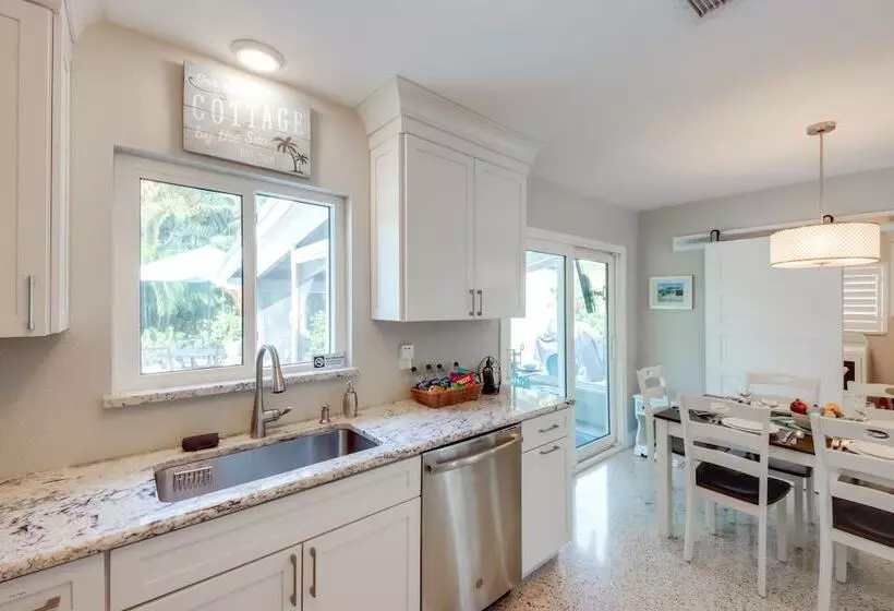 Lush Punta Gorda Escape: Private Pool + Lanai