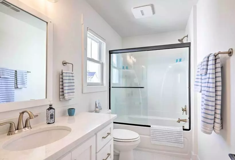 Waterfront Oasis On Tims Ford Lake: Pool/kayak!