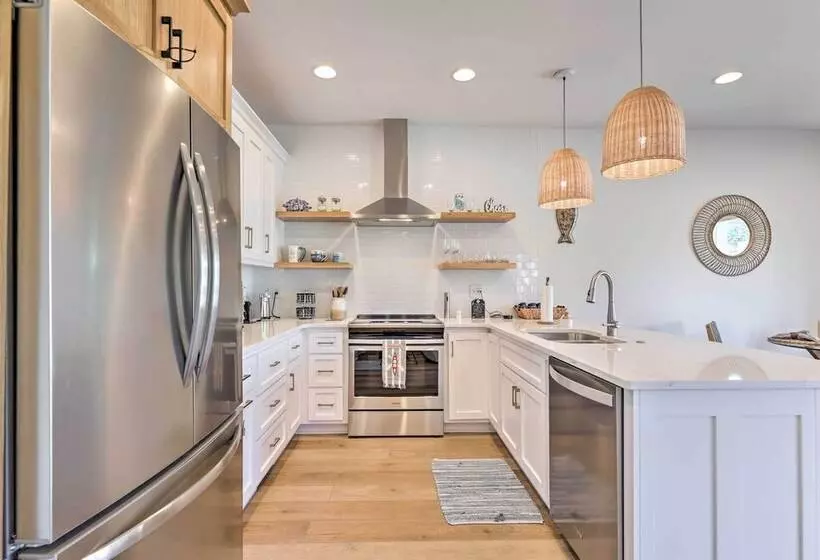 Waterfront Oasis On Tims Ford Lake: Pool/kayak!