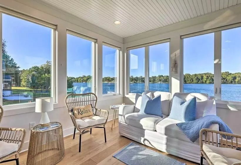 Waterfront Oasis On Tims Ford Lake: Pool/kayak!