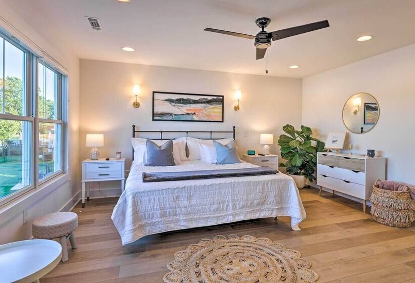 Waterfront Oasis On Tims Ford Lake: Pool/kayak!